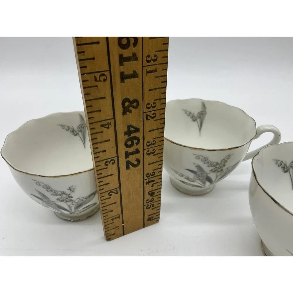 Vintage Unmarked White Porcelain Floral Tea Cups Set Of 3 Japan Kitchen Decor